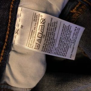 Old Navy Jeans - Mid-Rise Curvy Straight Jeans Old Navy Jeans - Mid-Rise Curvy Straight Jeans